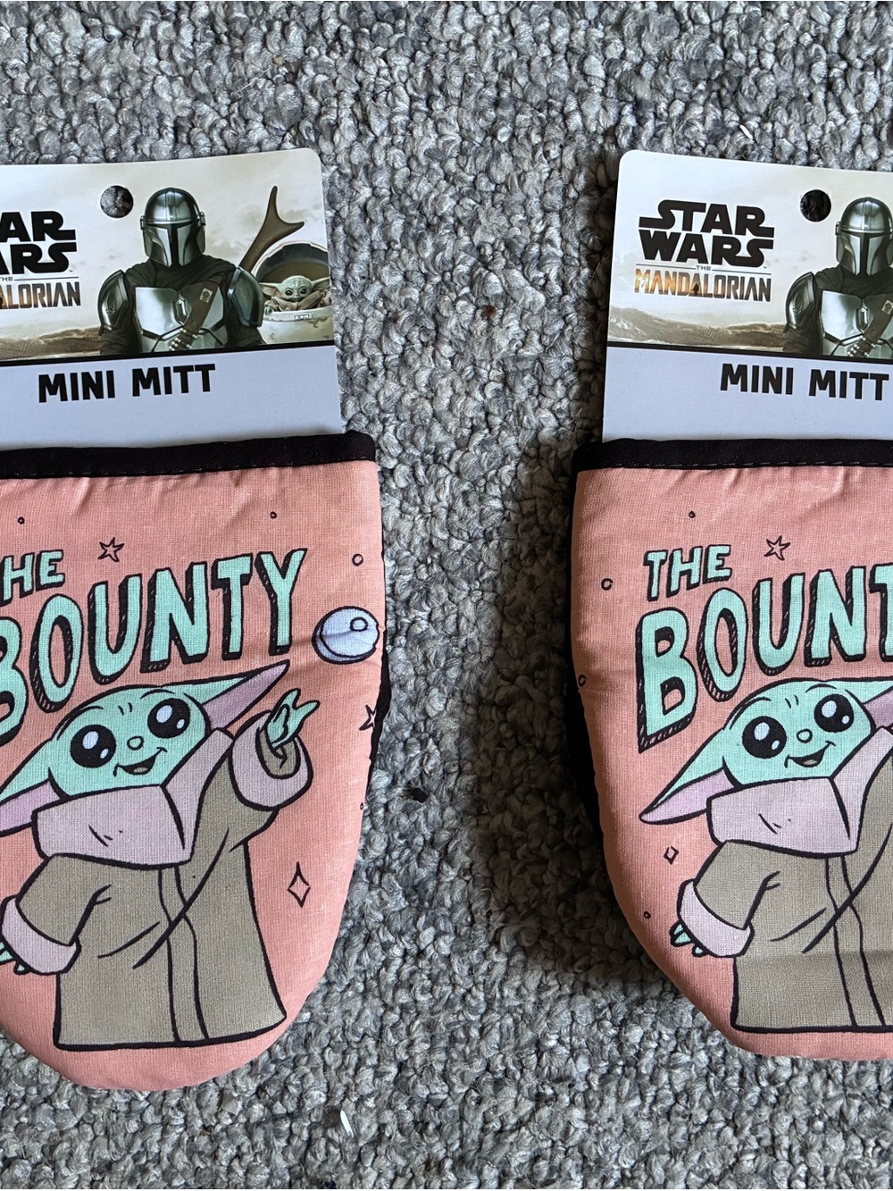 Disney Star Wars The Mandalorian Grogu Mini Mitts set of 2